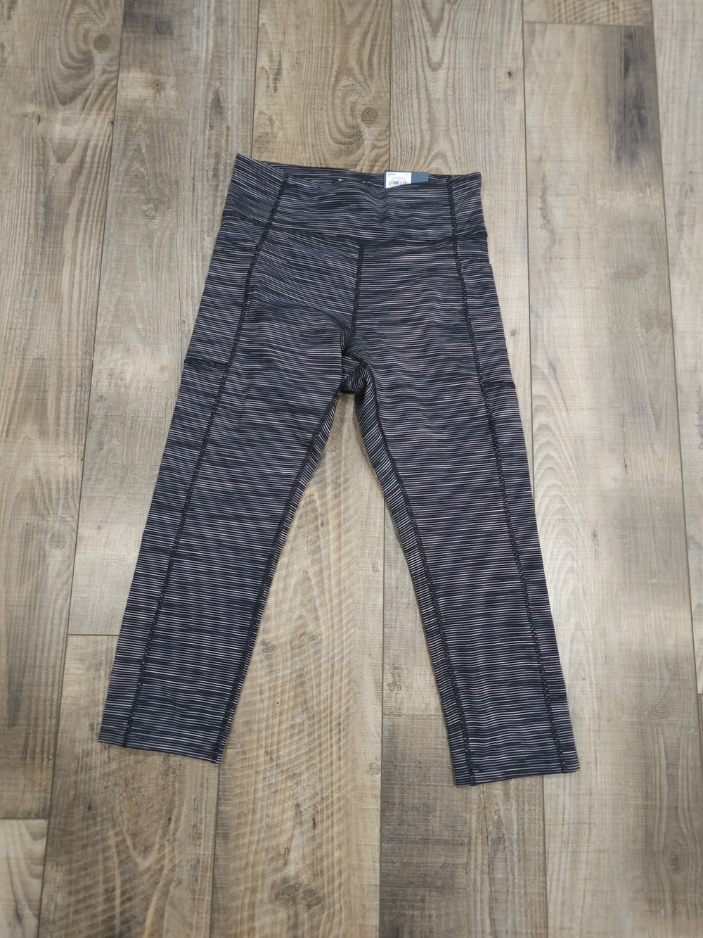 NWT Tek Gear Capri Mid Rise Workout Moisture Wicking Womens Athletic